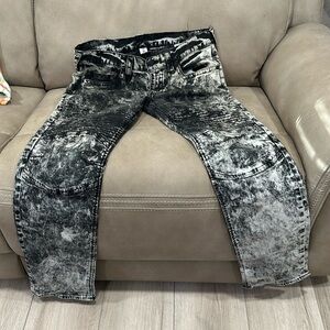 Men’s true religion, black acid wash size 36 good condition